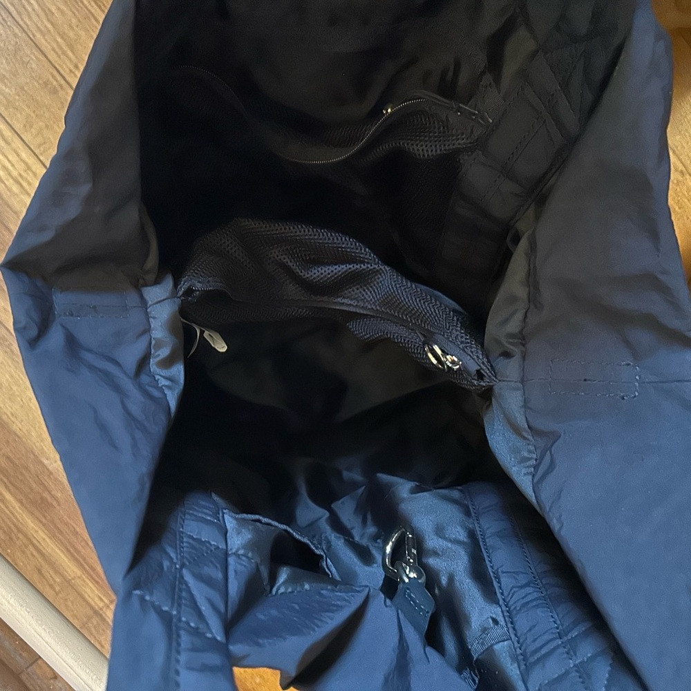 Lululemon On My Level Bag Large 30L - black and gold - Picture 8 of 10